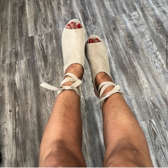 MARC FISHER open toe tie up tan espadrille shoes - Picture 6 of 16